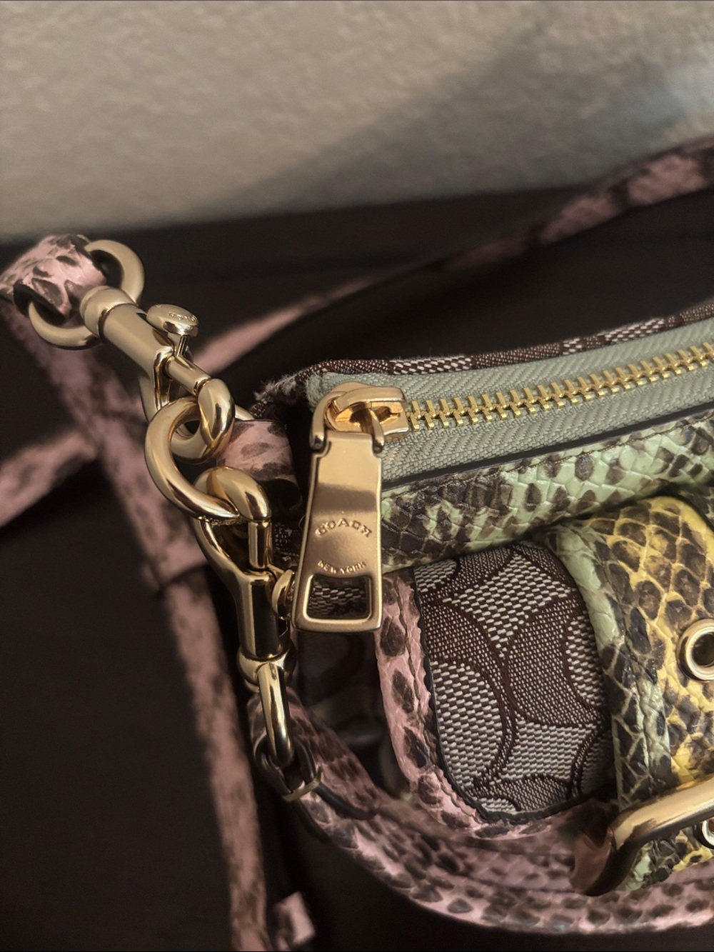 Coach Ashton Shoulder Bag In Signature Jacquard GOLD/OAK MULTI Like New w/Straps - Picture 5 of 16